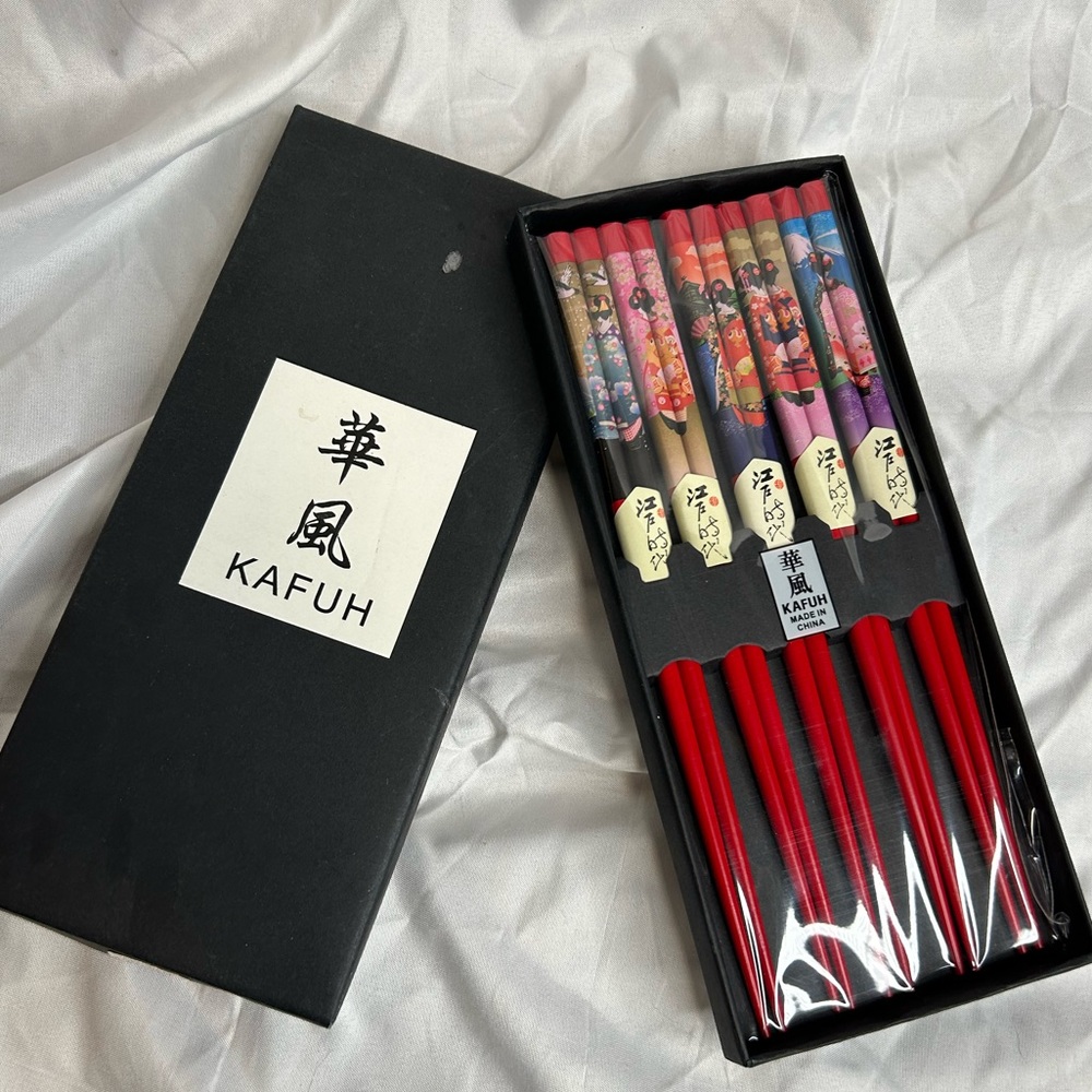 Kafuh red chopsticks, 6 in a box.